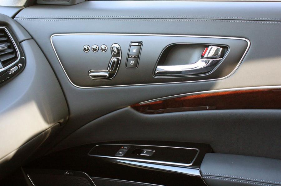  Kia K900 V8 2015 года  (фото 33 из 44)